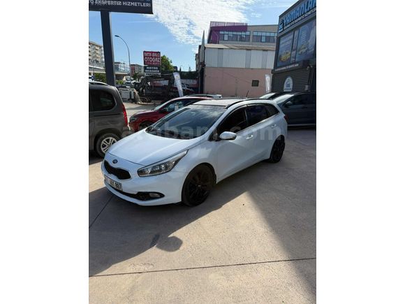 BAKIMLI FULL+FULL KIA CEED / CAM TAVAN / OTOMATİK / 238.000 KM