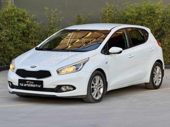 2014 İLK SAHİBİNDENN /DEĞİŞENSİZ /TEMİZ OTOMATİK / KİA CEED