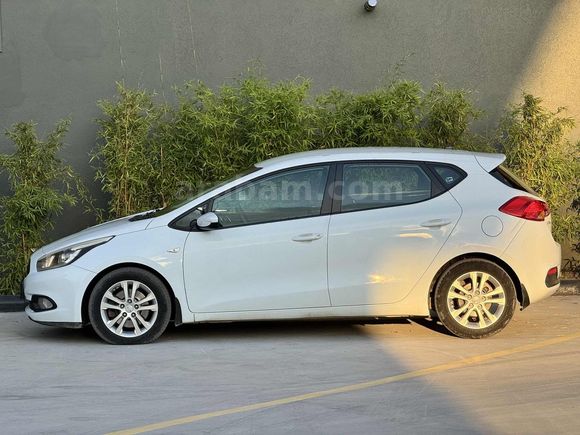 2014 İLK SAHİBİNDENN /DEĞİŞENSİZ /TEMİZ OTOMATİK / KİA CEED