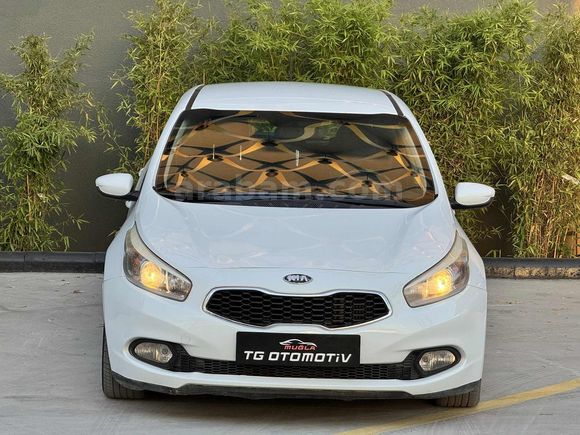 2014 İLK SAHİBİNDENN /DEĞİŞENSİZ /TEMİZ OTOMATİK / KİA CEED