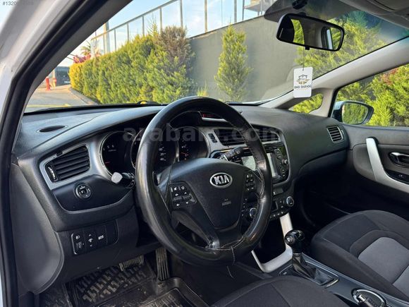 2014 İLK SAHİBİNDENN /DEĞİŞENSİZ /TEMİZ OTOMATİK / KİA CEED