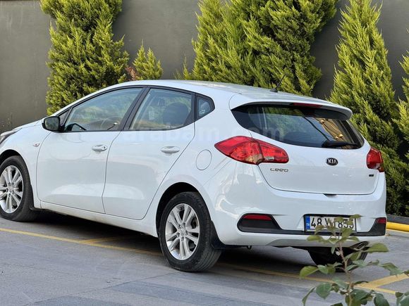 2014 İLK SAHİBİNDENN /DEĞİŞENSİZ /TEMİZ OTOMATİK / KİA CEED