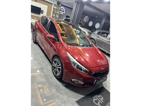 Kia Cee'd 1.6 CRDI Premium Otomatik - Cam Tavan STAR STOP
