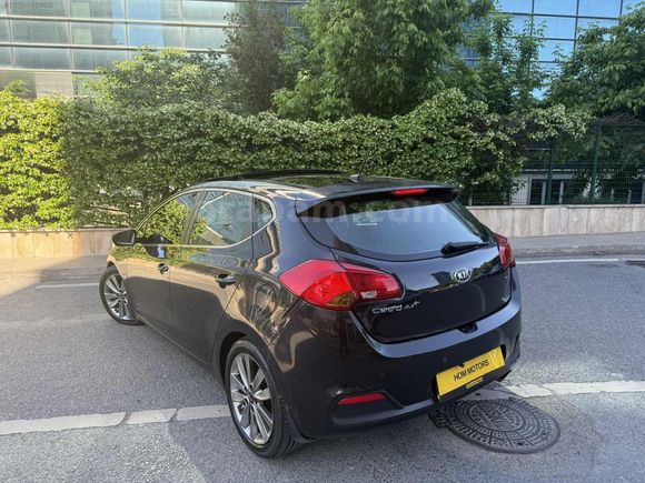 KIA CEED CONCEPT PLUS DEĞİŞENSİZ BOYASIZ OTOMATİK CAM TAVANLI