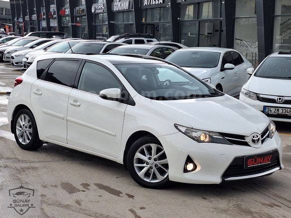 OTOMATİK VİTES 1.6 CAM TAVANLI AURİS