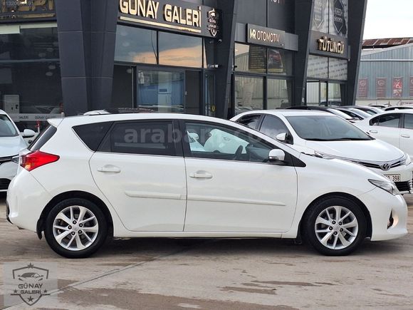 OTOMATİK VİTES 1.6 CAM TAVANLI AURİS