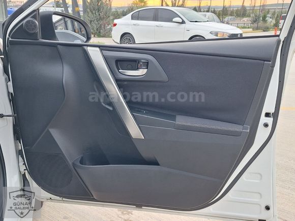 OTOMATİK VİTES 1.6 CAM TAVANLI AURİS