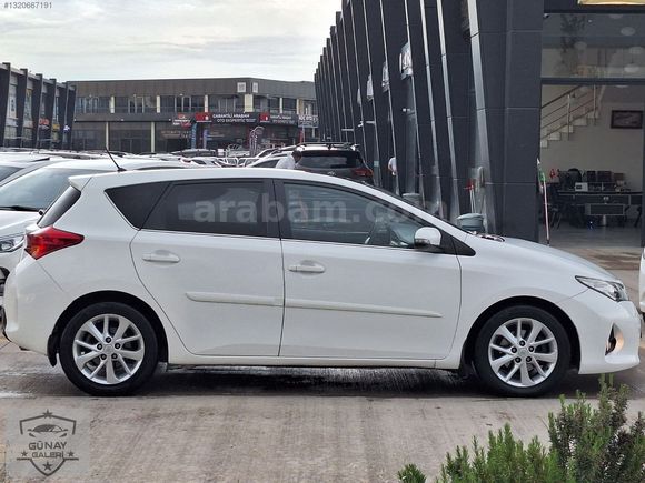 OTOMATİK VİTES 1.6 CAM TAVANLI AURİS