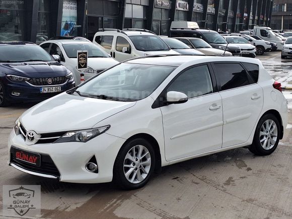 OTOMATİK VİTES 1.6 CAM TAVANLI AURİS