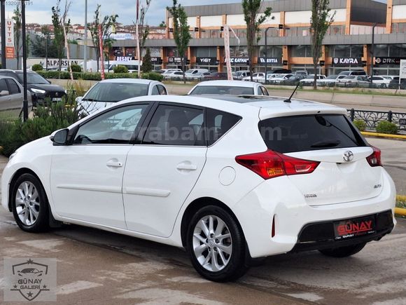 OTOMATİK VİTES 1.6 CAM TAVANLI AURİS
