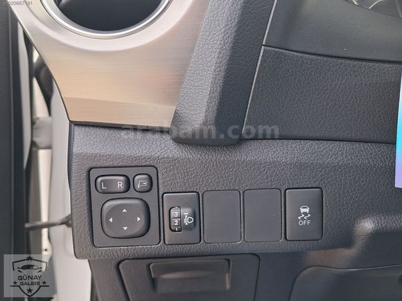 OTOMATİK VİTES 1.6 CAM TAVANLI AURİS