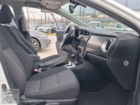 OTOMATİK VİTES 1.6 CAM TAVANLI AURİS