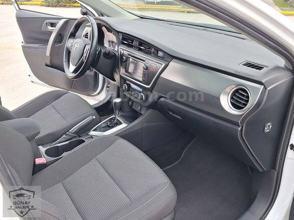 OTOMATİK VİTES 1.6 CAM TAVANLI AURİS