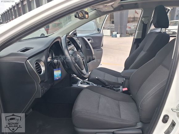 OTOMATİK VİTES 1.6 CAM TAVANLI AURİS