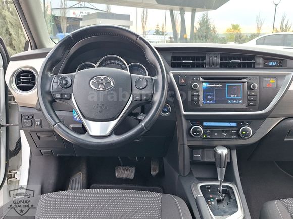 OTOMATİK VİTES 1.6 CAM TAVANLI AURİS
