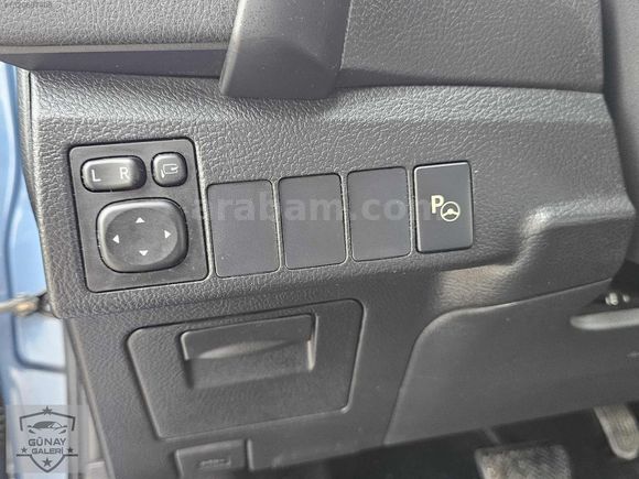 İLK ELDEN 1.6 OTOMATİK VİTES MAKYAJLI KASA AURİS