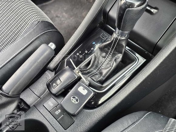 İLK ELDEN 1.6 OTOMATİK VİTES MAKYAJLI KASA AURİS