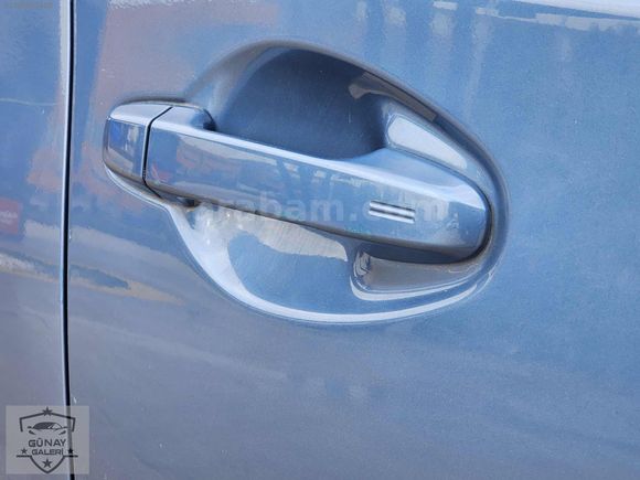 İLK ELDEN 1.6 OTOMATİK VİTES MAKYAJLI KASA AURİS