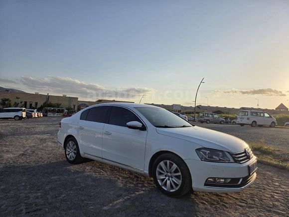 Sahibinden Volkswagen Passat 1.6 TDi BlueMotion Comfortline 2014 Model  206.000 km Beyaz
