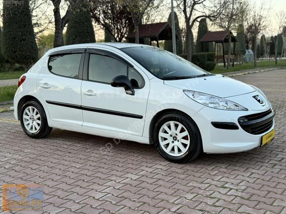 207 PEJO 2007 MODEL CAM TEMİZLİKTE