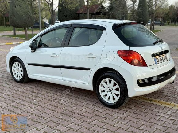 207 PEJO 2007 MODEL CAM TEMİZLİKTE