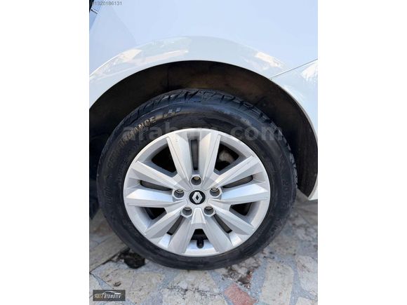 KALE'DEN 2022 MODEL DEĞİŞENSİZ OTOMATIK MEGANE
