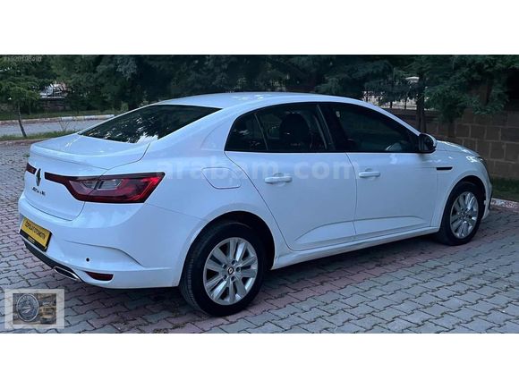 HATASIZ BOYASIZ TRAMERSİZ DÜŞÜK KM MEGANE 4