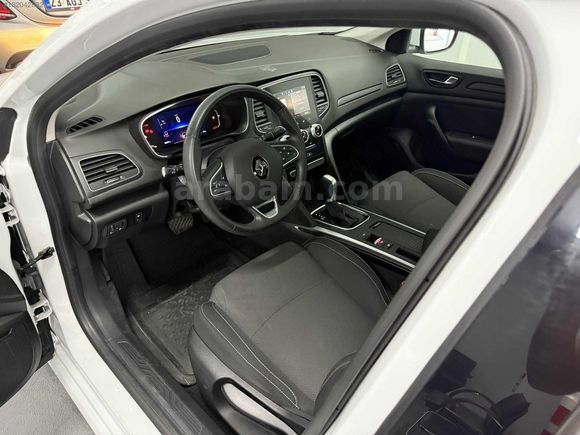 2023 1.3 TCE TOUCH EDC OTOMATİK 80 BİNDE GARANTİLİ
