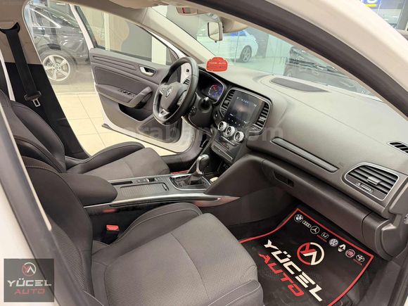 KAZASIZ DEĞİŞENSİZ 2023 MODEL RENAULT MEGANE TCE TOUCH 80 BİN KM