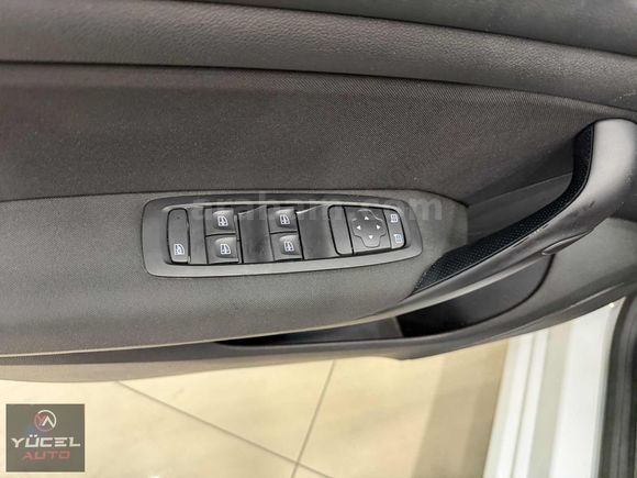 KAZASIZ DEĞİŞENSİZ 2023 MODEL RENAULT MEGANE TCE TOUCH 80 BİN KM