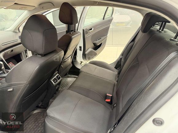 KAZASIZ DEĞİŞENSİZ 2023 MODEL RENAULT MEGANE TCE TOUCH 80 BİN KM