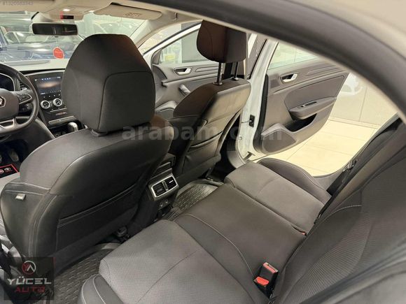 KAZASIZ DEĞİŞENSİZ 2023 MODEL RENAULT MEGANE TCE TOUCH 80 BİN KM