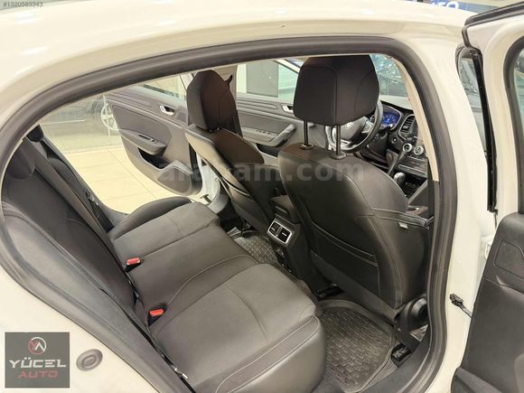 KAZASIZ DEĞİŞENSİZ 2023 MODEL RENAULT MEGANE TCE TOUCH 80 BİN KM