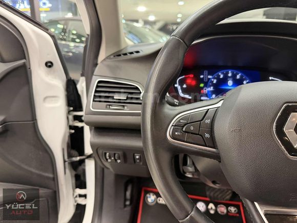 KAZASIZ DEĞİŞENSİZ 2023 MODEL RENAULT MEGANE TCE TOUCH 80 BİN KM