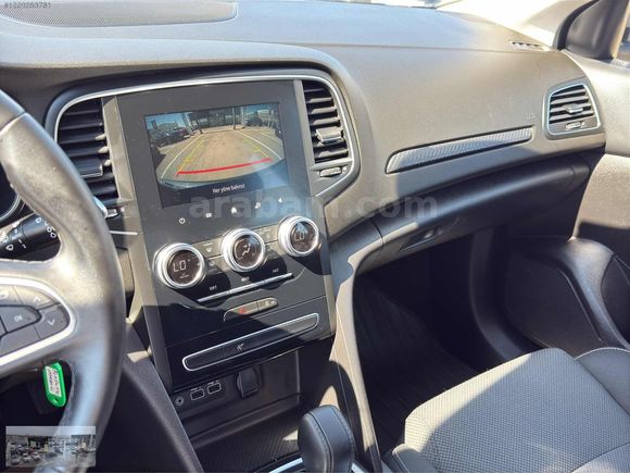 2025 MEGANE 1.3TCe TOUCH EDC 42.607 KM ORJİNAL