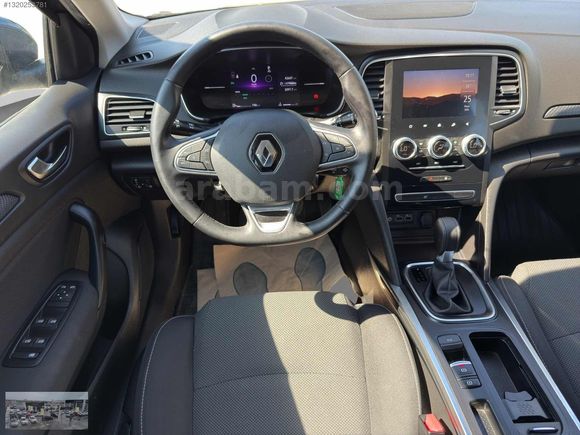 2025 MEGANE 1.3TCe TOUCH EDC 42.607 KM ORJİNAL
