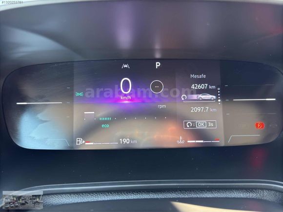 2025 MEGANE 1.3TCe TOUCH EDC 42.607 KM ORJİNAL