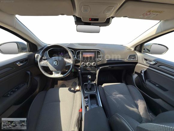 2025 MEGANE 1.3TCe TOUCH EDC 42.607 KM ORJİNAL