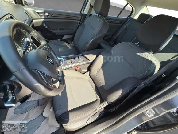 2025 MEGANE 1.3TCe TOUCH EDC 42.607 KM ORJİNAL