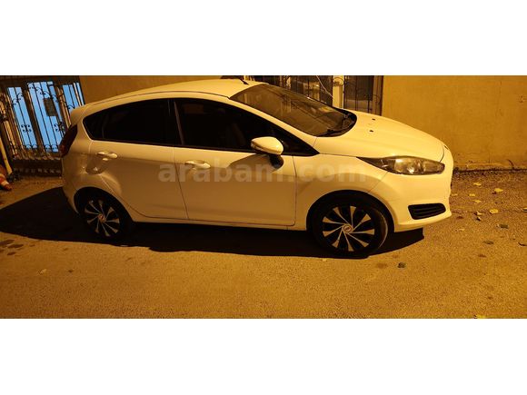 Sahibinden Ford Fiesta 1.5 TDCi Trend 2013 Model  325.000 km Beyaz