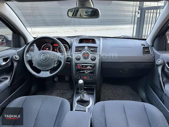 2004 1.6 DYNAMIC DEĞİŞENSİZ 5 BOYA CAM TAVAN MAKAM 150.000 KM