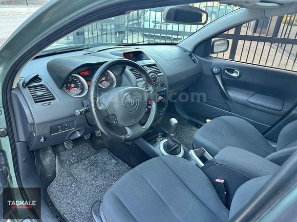 2004 1.6 DYNAMIC DEĞİŞENSİZ 5 BOYA CAM TAVAN MAKAM 150.000 KM