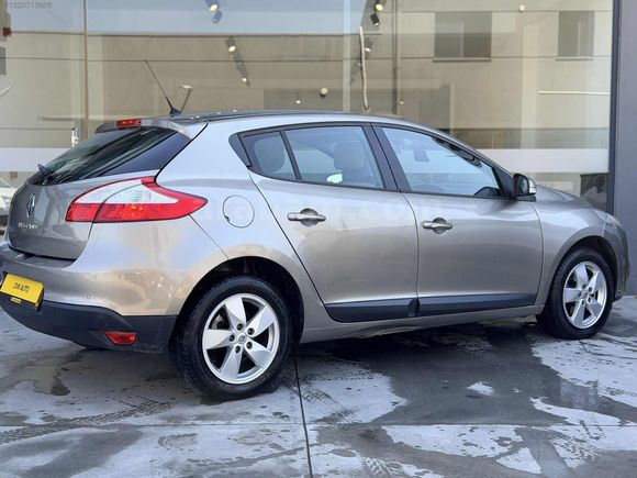 2011 RENAULT MEGANE EXPRESSION OTOMATİK 60.000KM!