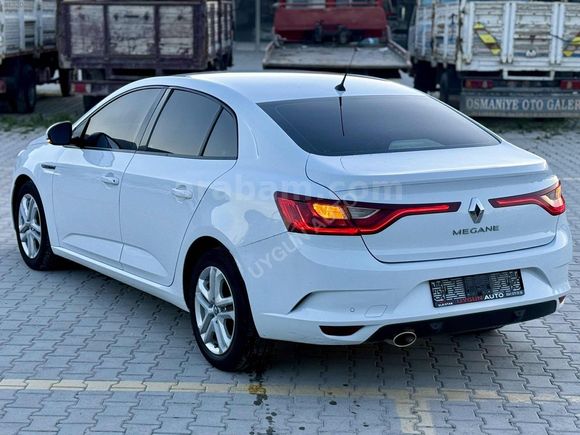 2017 ÇIKIŞLI 130 BİN KM BOYA DEĞİŞEN YOK HASAR KAYIT YOK LPG Lİ