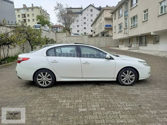 2011 RENAULT LATİTUDE 2.0 DCİ PRİVİLEGE CAM TAVAN OTOMATİK..