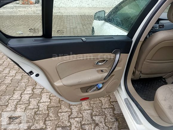 2011 RENAULT LATİTUDE 2.0 DCİ PRİVİLEGE CAM TAVAN OTOMATİK..