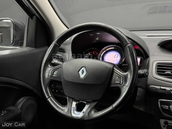JOY CAR 2015 RENAULT MEGANE DİZEL OTOMATİK TOUCH PLUS BOYASIZ