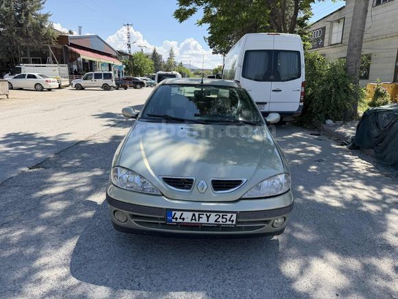 TEMİZ MEGAN 1 AİLE ARACI