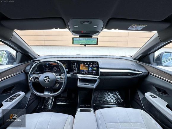 BOYASIZ 55 BİN KM'DE MEGANE E-TECH ICONIC 220 HP