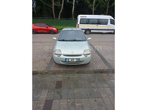 Sahibinden Renault Clio 1.4 RN 2000 Model  95.000 km Gri (Gümüş)